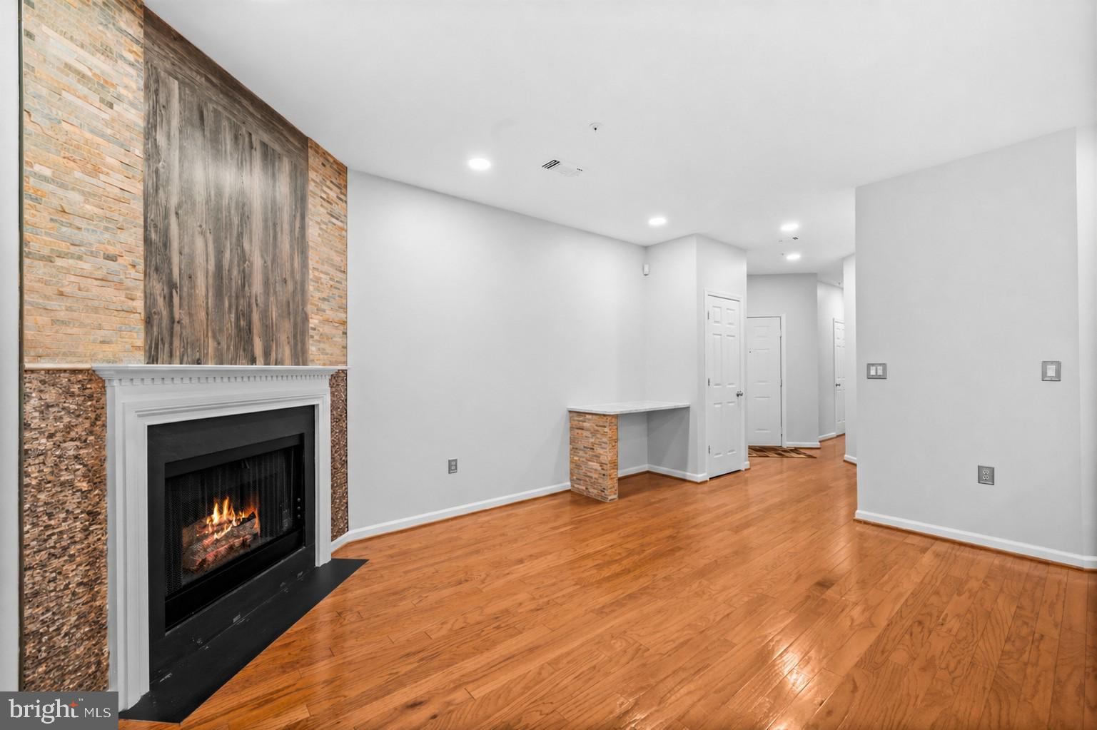WORLDGATE CONDO - Residential