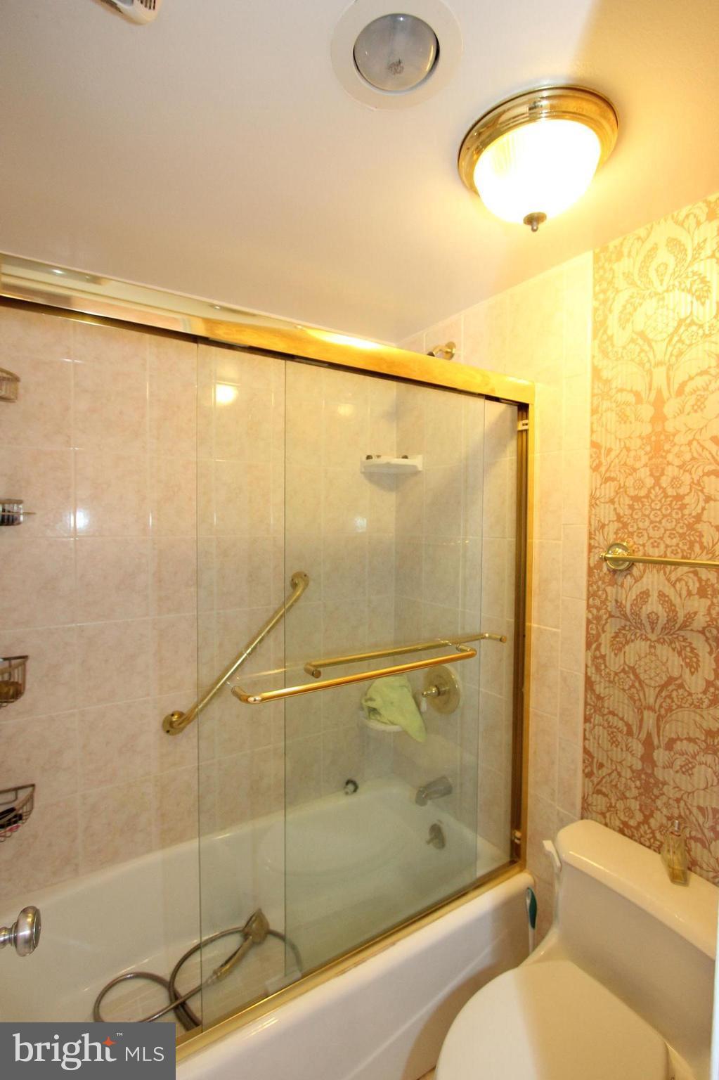 ROTONDA - Residential Lease