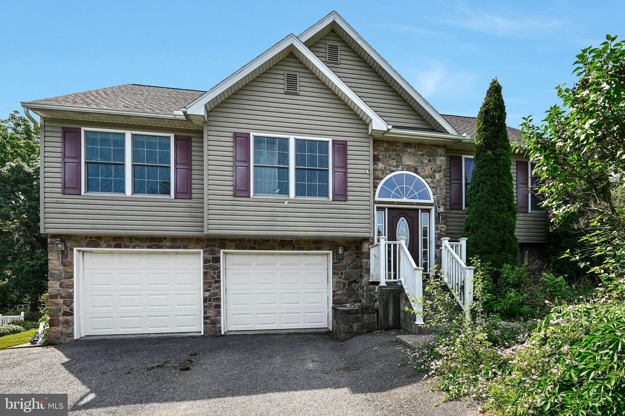 1223 RUNNING DEER DRIVE