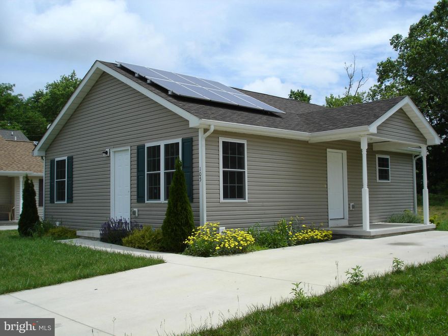 Come and see this clean, comfortable 2 bedroom/1 bath home in the Auburndale subdivision. Very nice size living room, dining room and kitchen w/ center island all on a full unfinished walkout basement. All appliances convey, including the washer and dryer. You won't find a better deal for under $110k.