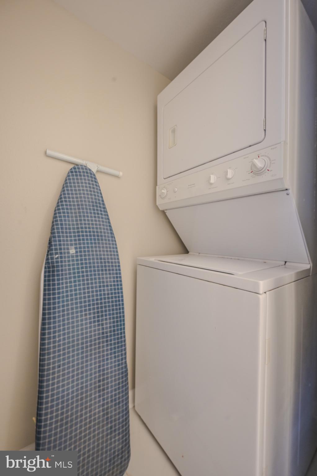 POINTE AT PARK CENTER - Residential Lease