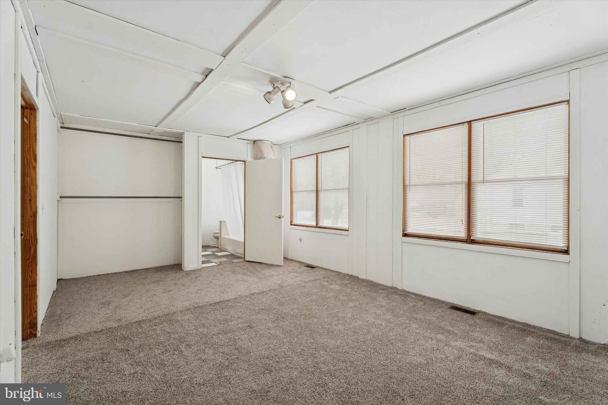 2943 E WALNUT STREET