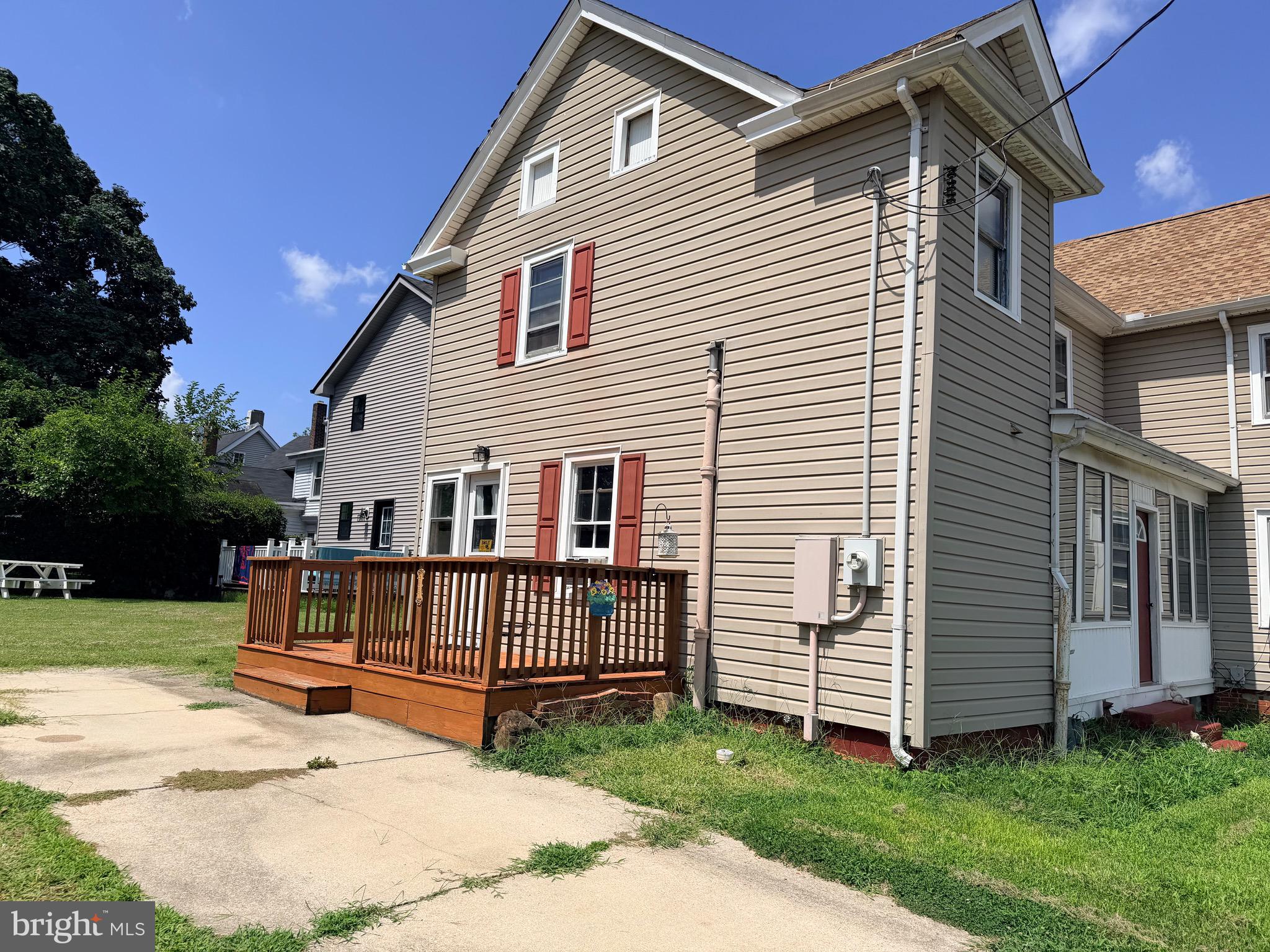 400 NW FRONT STREET