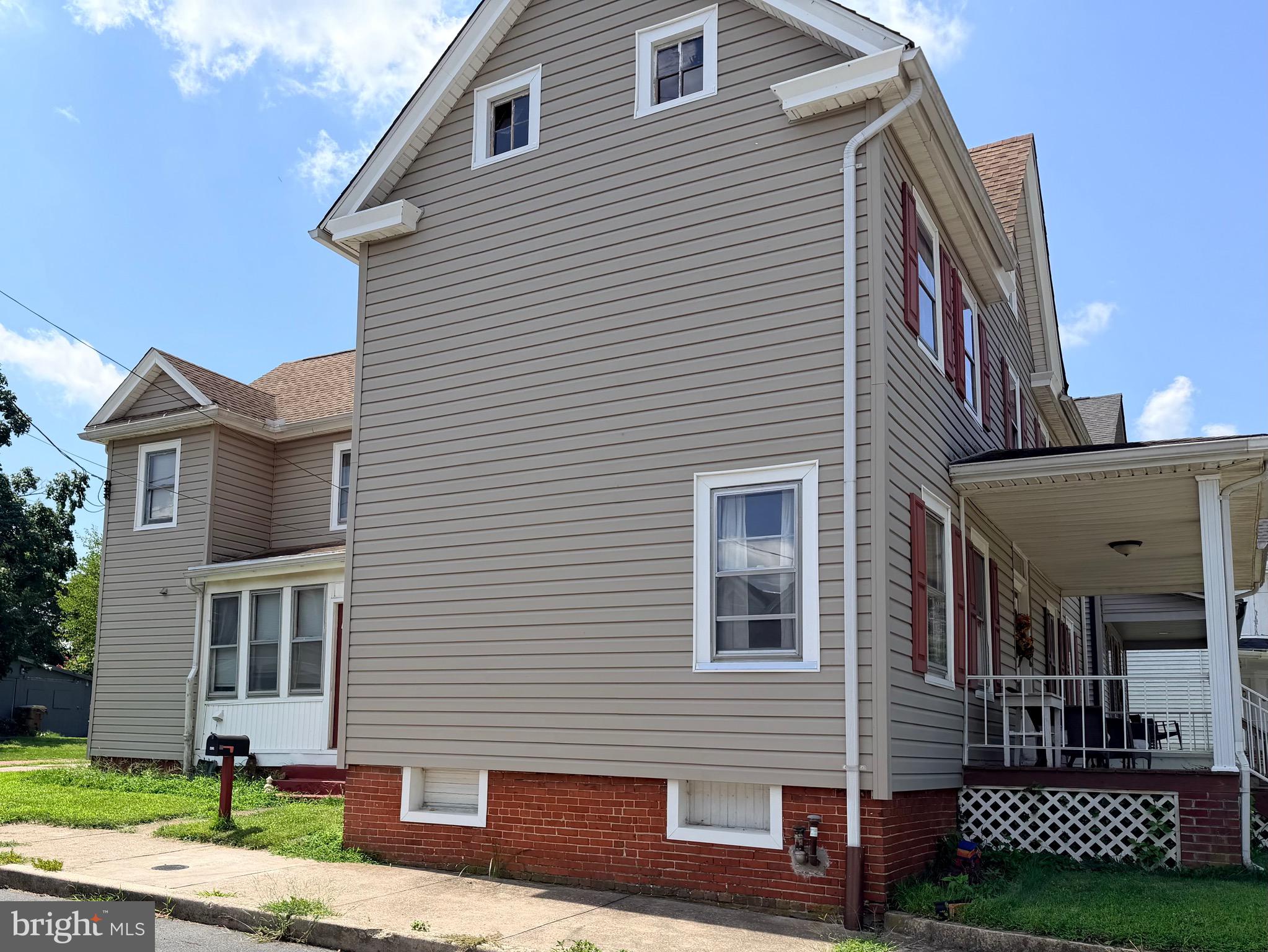 400 NW FRONT STREET