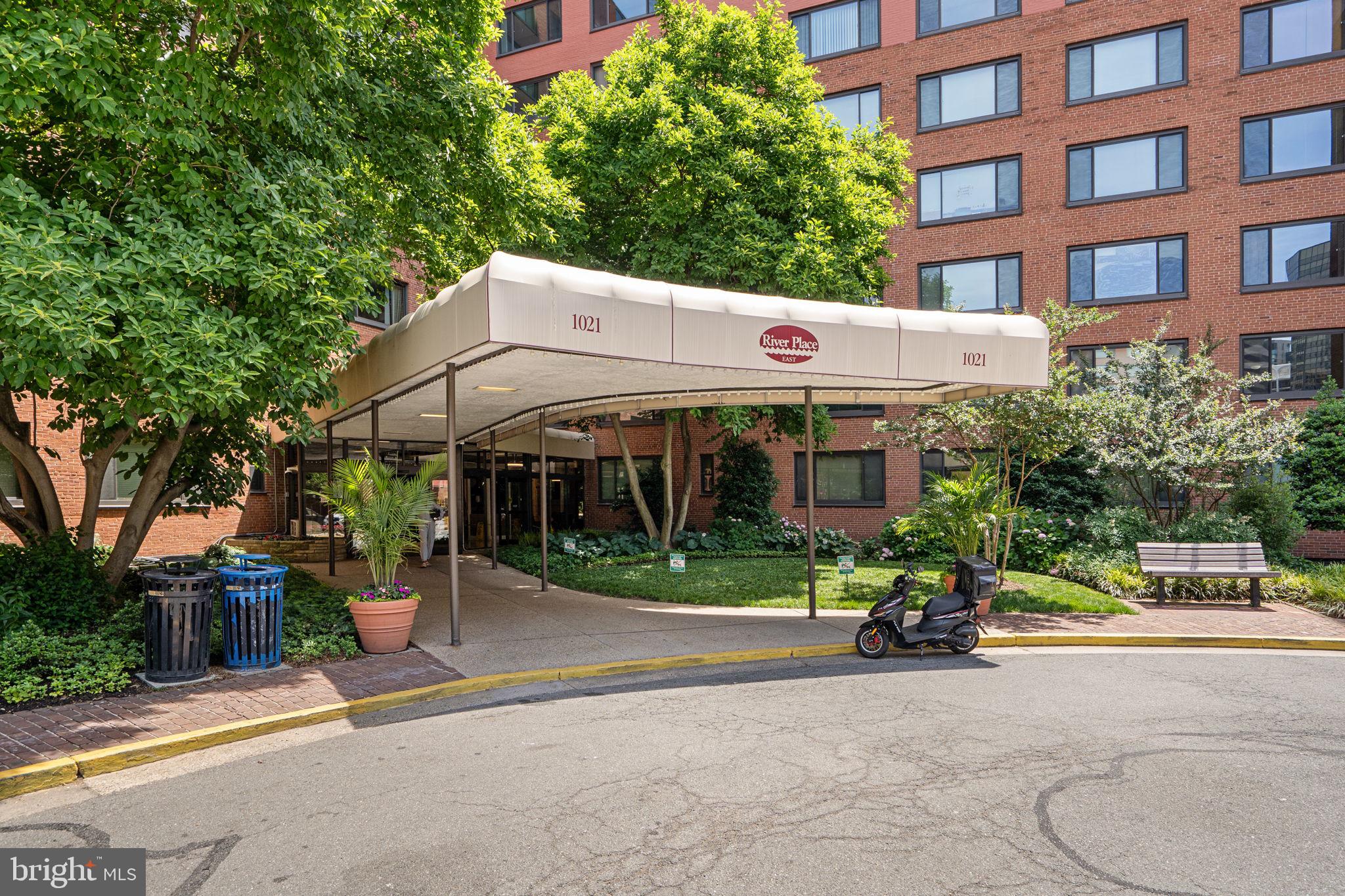 1021 ARLINGTON BOULEVARD 806