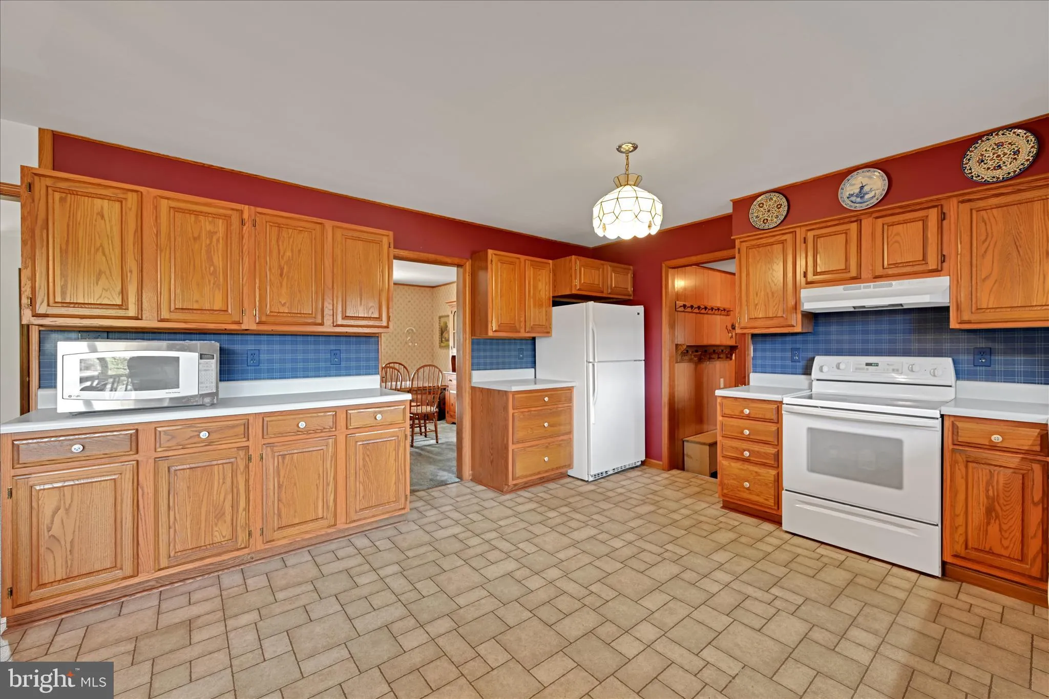 Auburn, Pennsylvania 17922, United States, 4 Bedrooms Bedrooms, ,4 BathroomsBathrooms,Residential,Active,241331