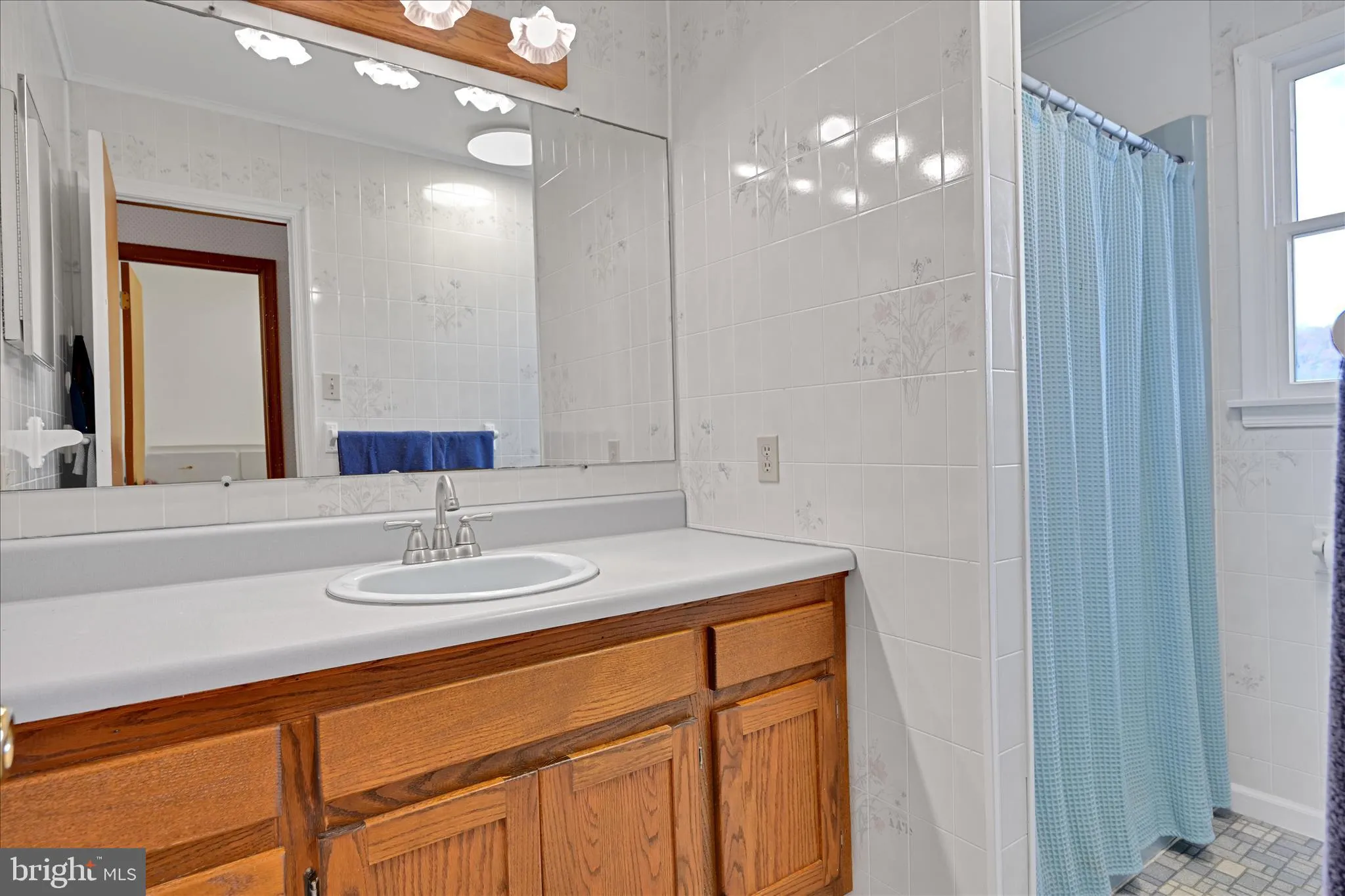 Auburn, Pennsylvania 17922, United States, 4 Bedrooms Bedrooms, ,4 BathroomsBathrooms,Residential,Active,241331