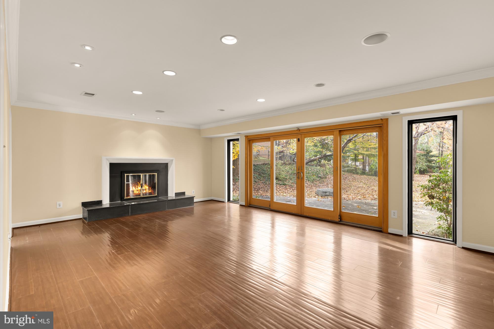 LANGLEY OAKS - Residential Lease