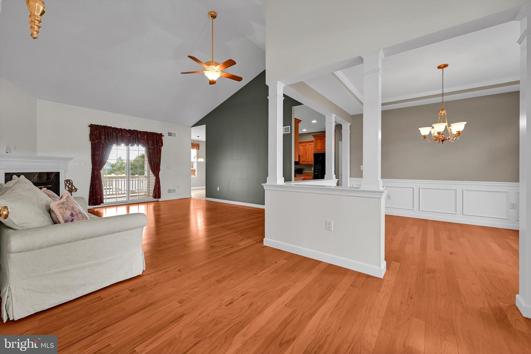 76 FARMINGTON LANE