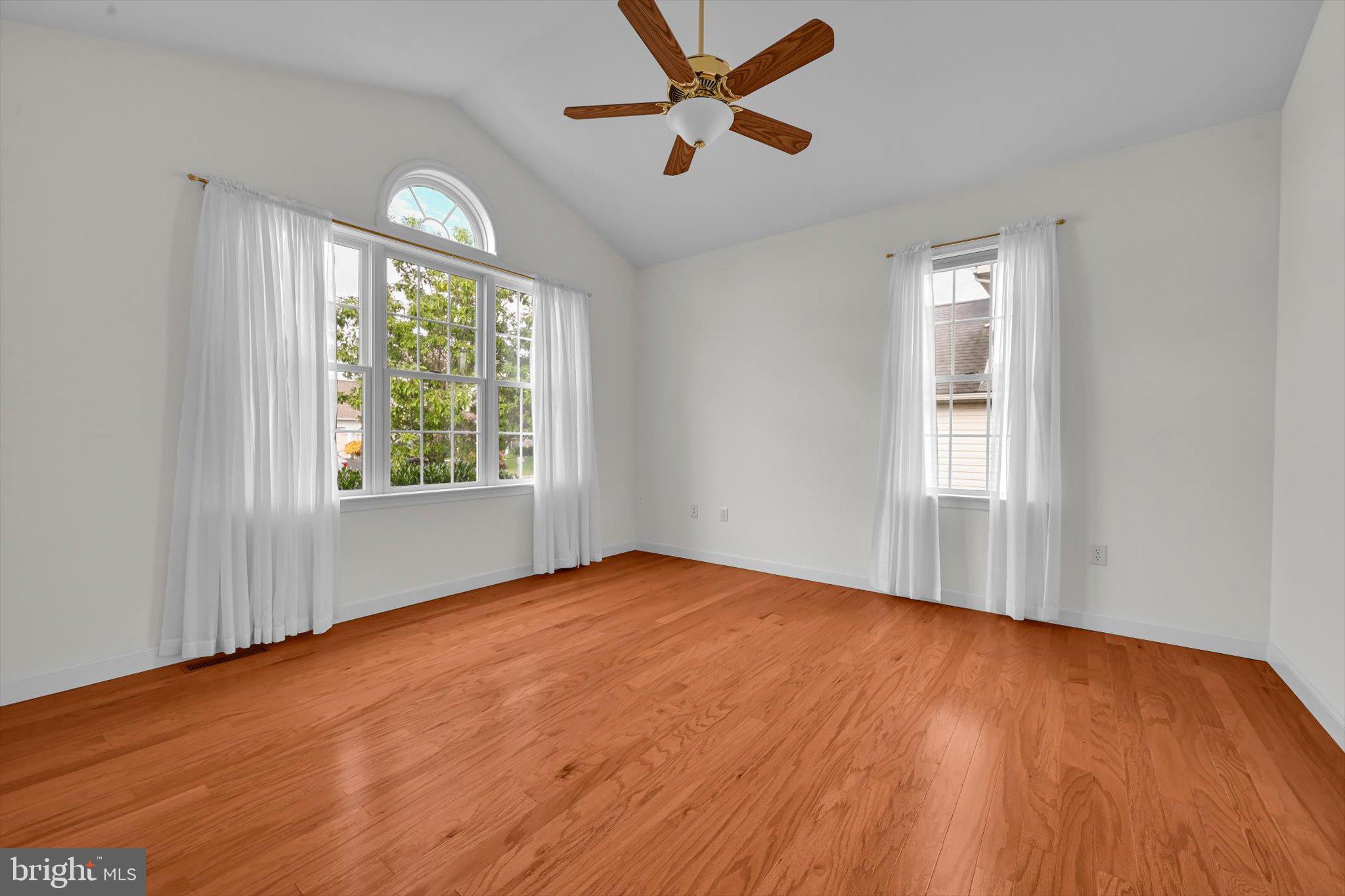 76 FARMINGTON LANE