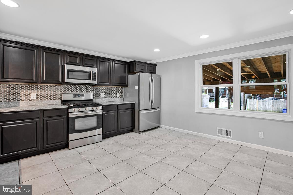 8135 DEL HAVEN ROAD