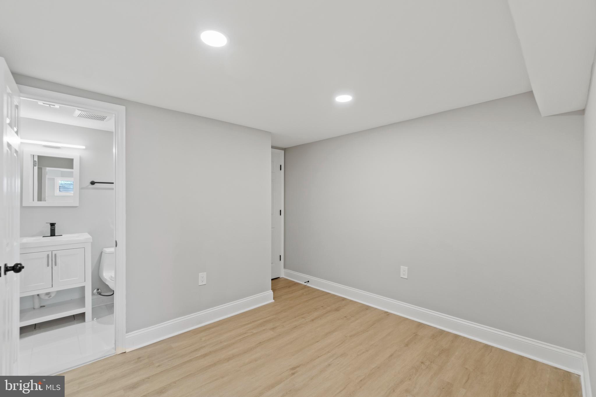 WARWICK VILLAGE - Residential