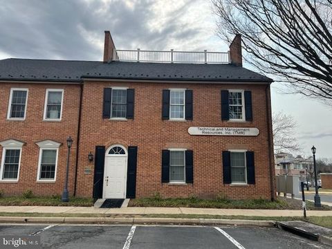 Photo of 10511 Braddock Road #1B, FAIRFAX, VA 22032 (MLS # VAFX2296194)