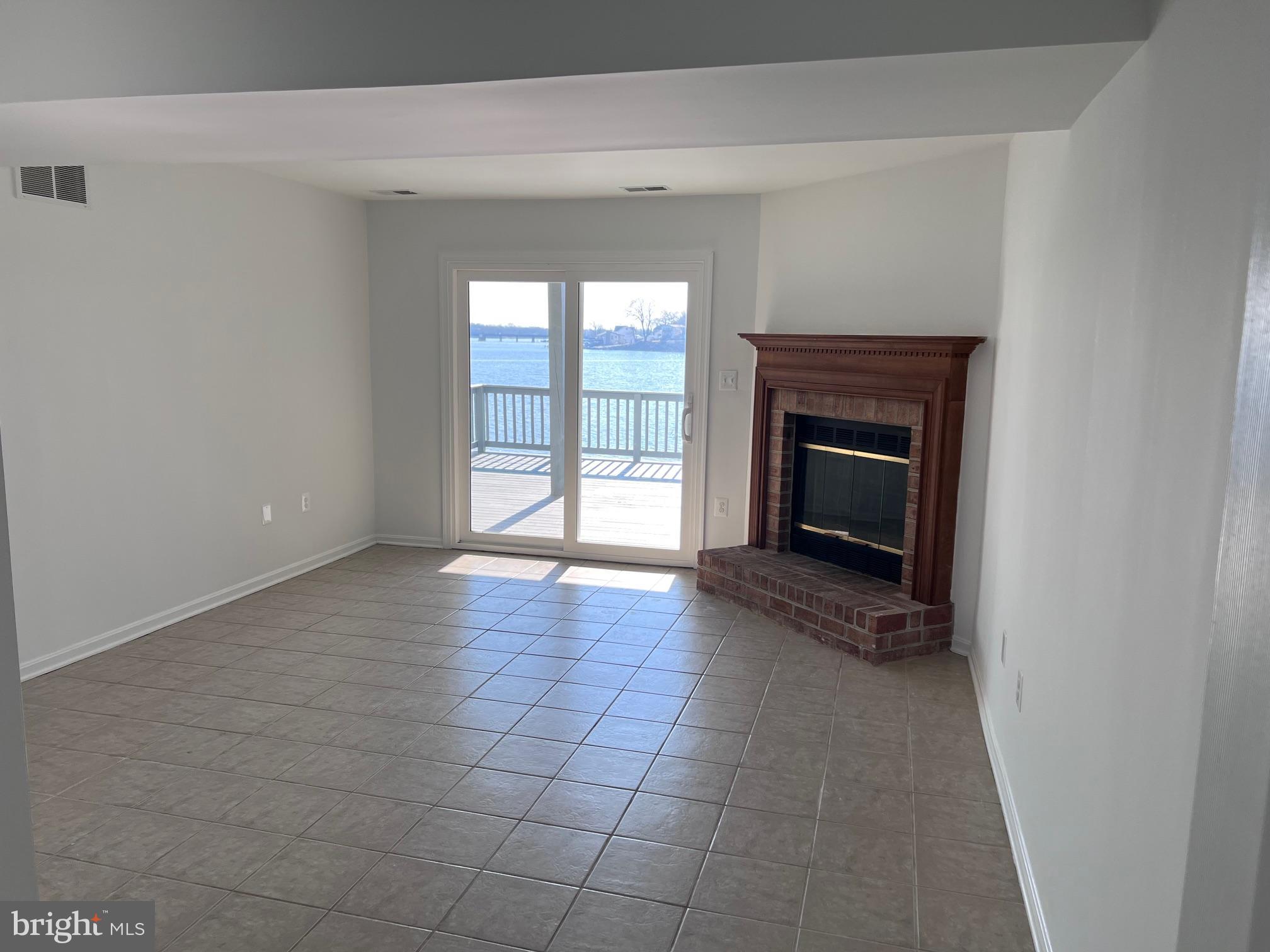 STONEY BEACH - Residential