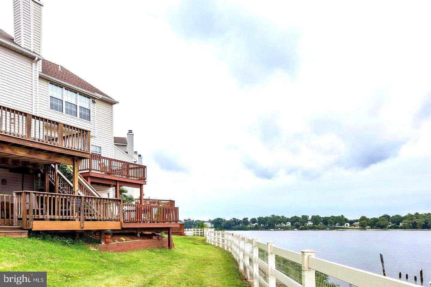 STONEY BEACH - Residential
