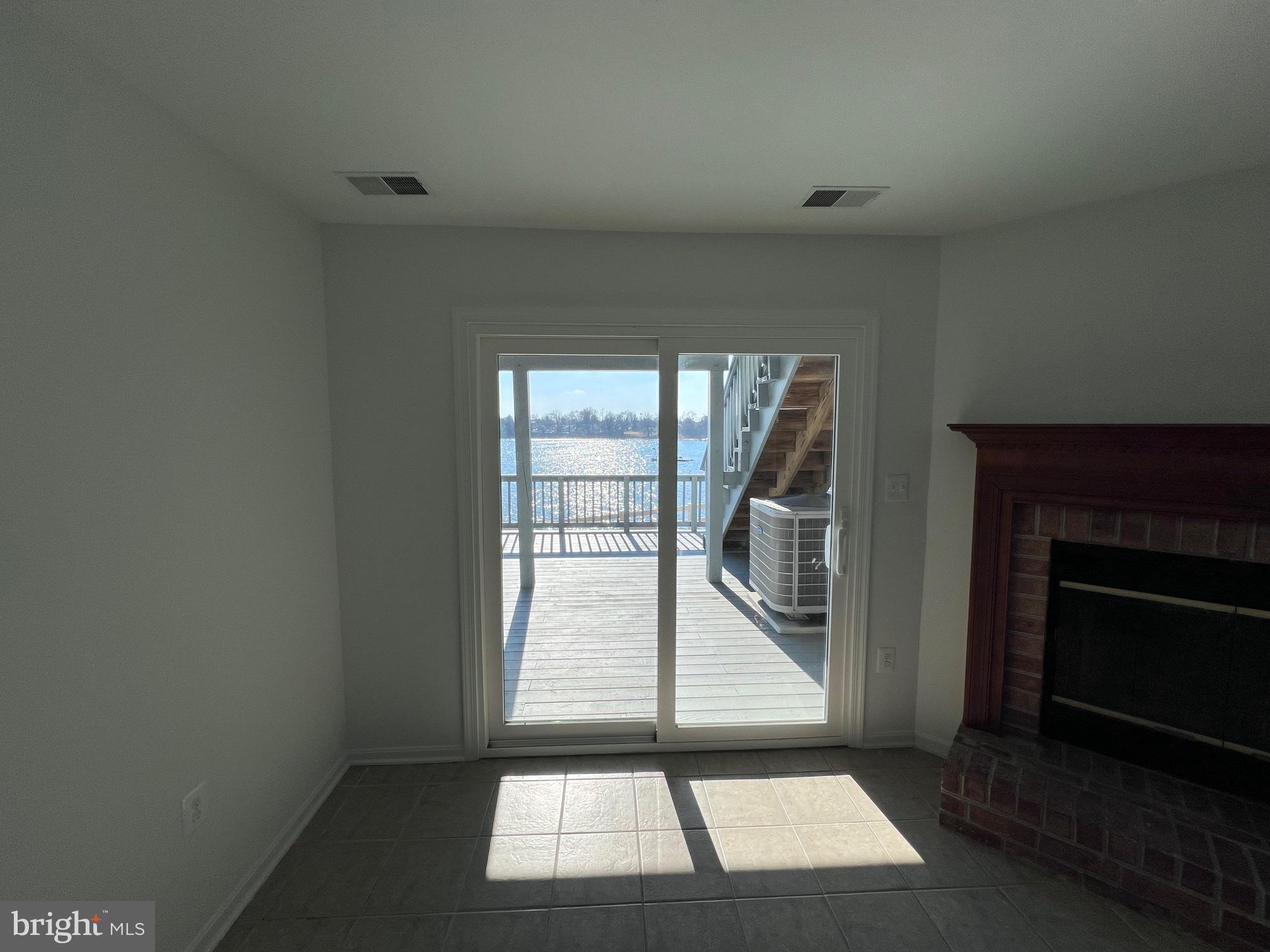 STONEY BEACH - Residential