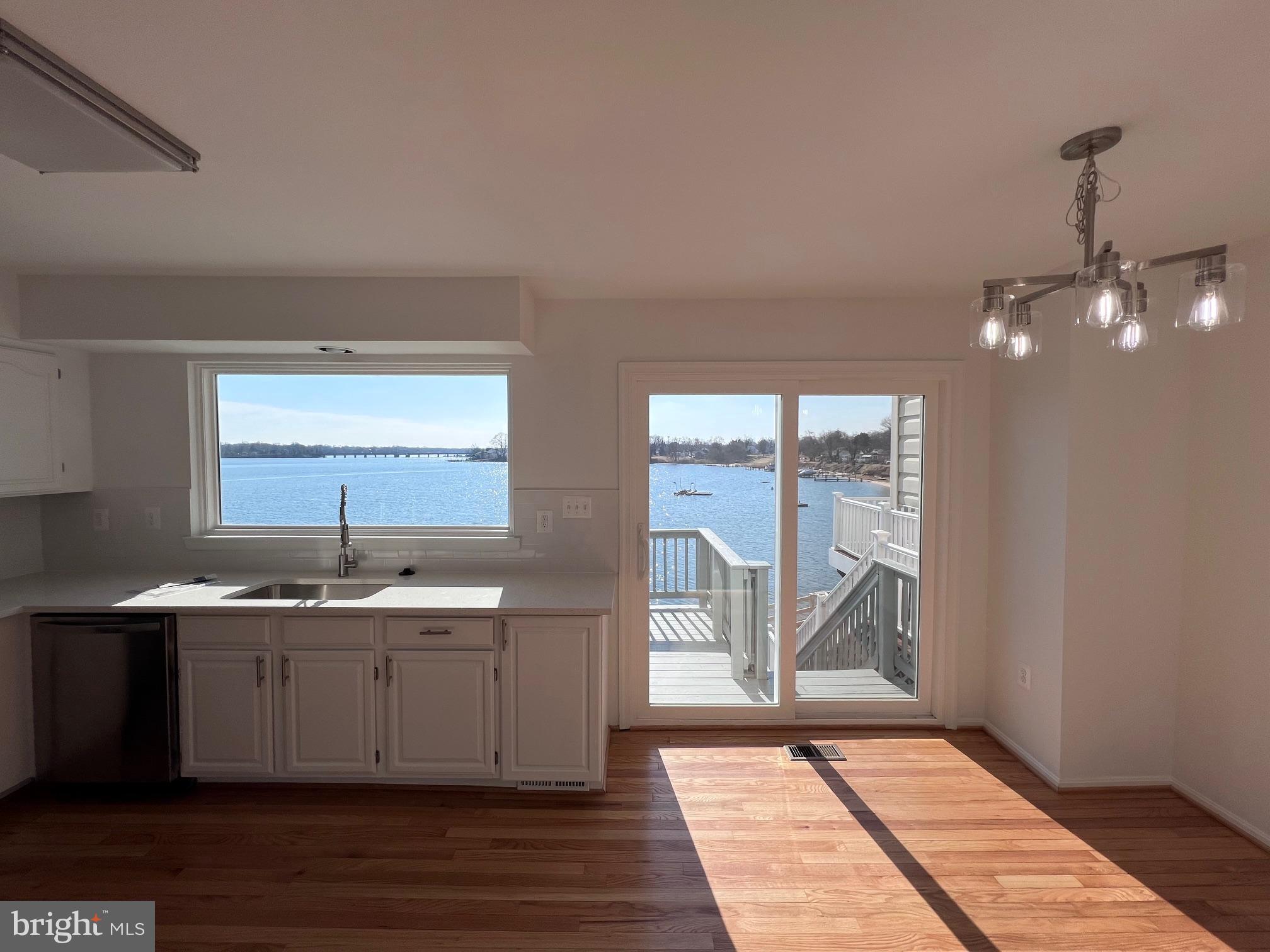 STONEY BEACH - Residential