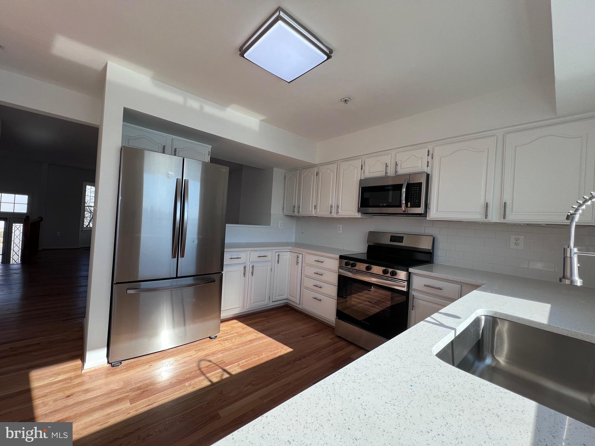 STONEY BEACH - Residential