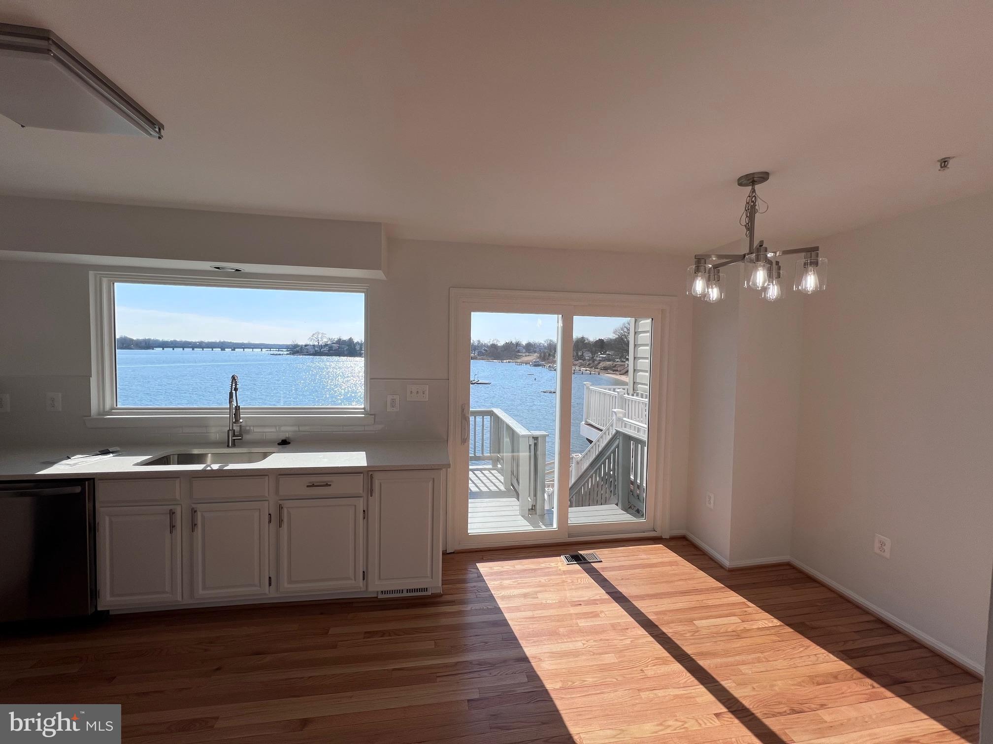 STONEY BEACH - Residential