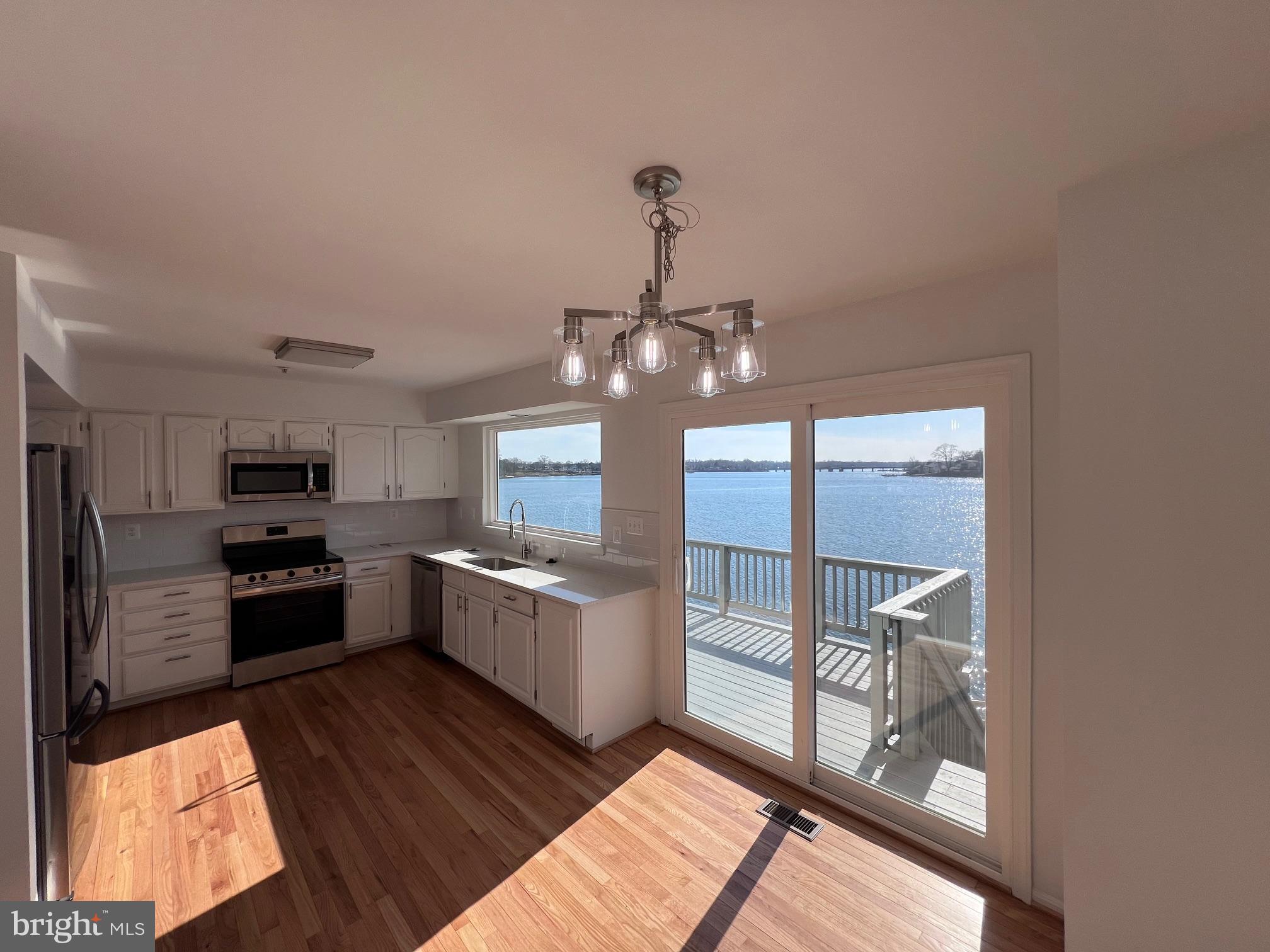 STONEY BEACH - Residential