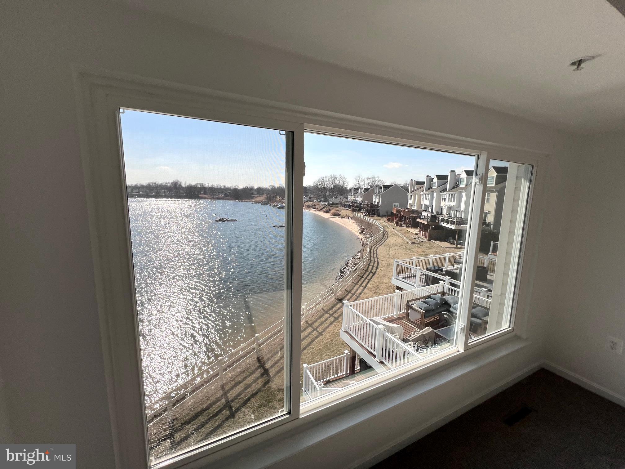 STONEY BEACH - Residential