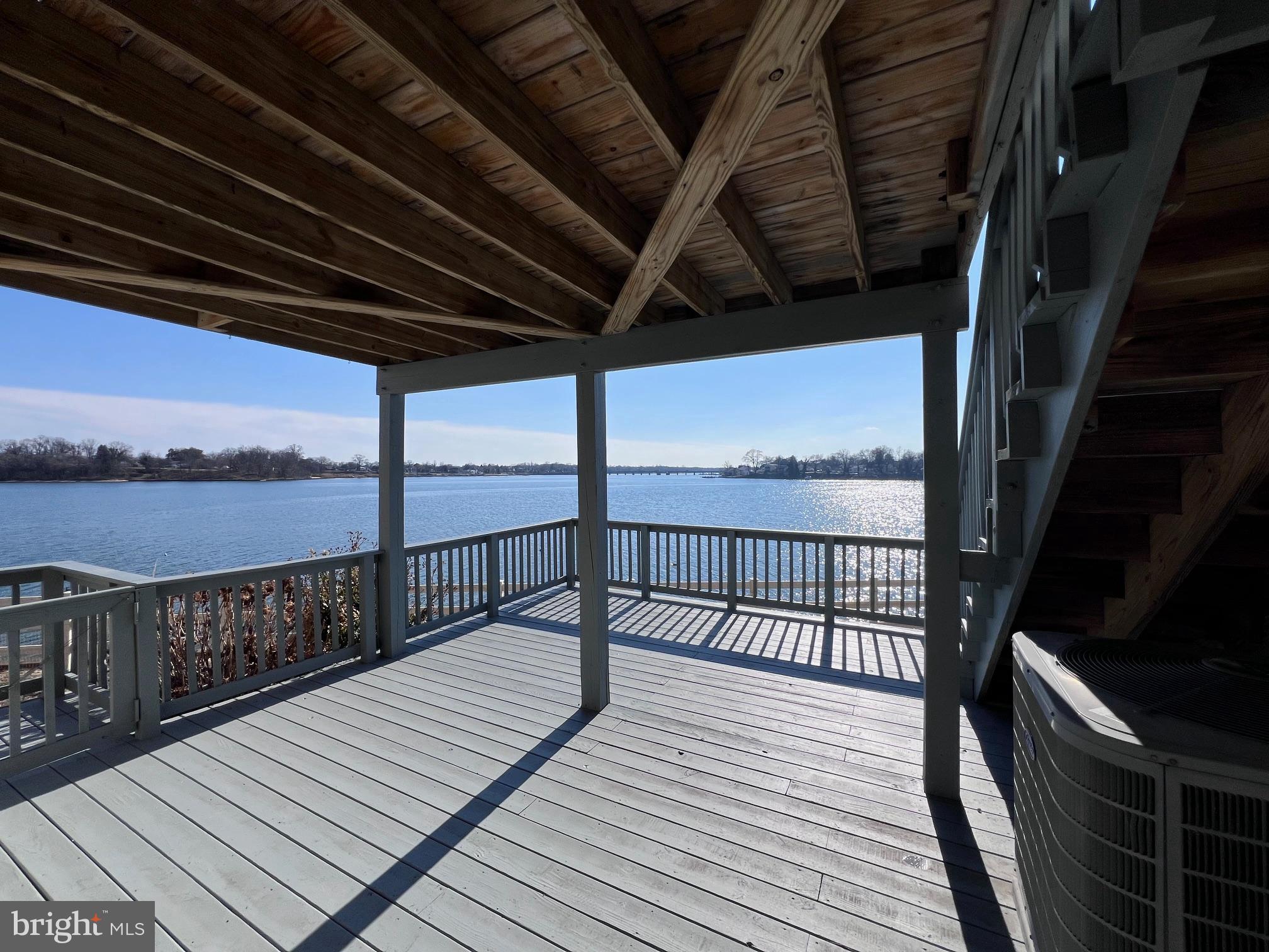 STONEY BEACH - Residential