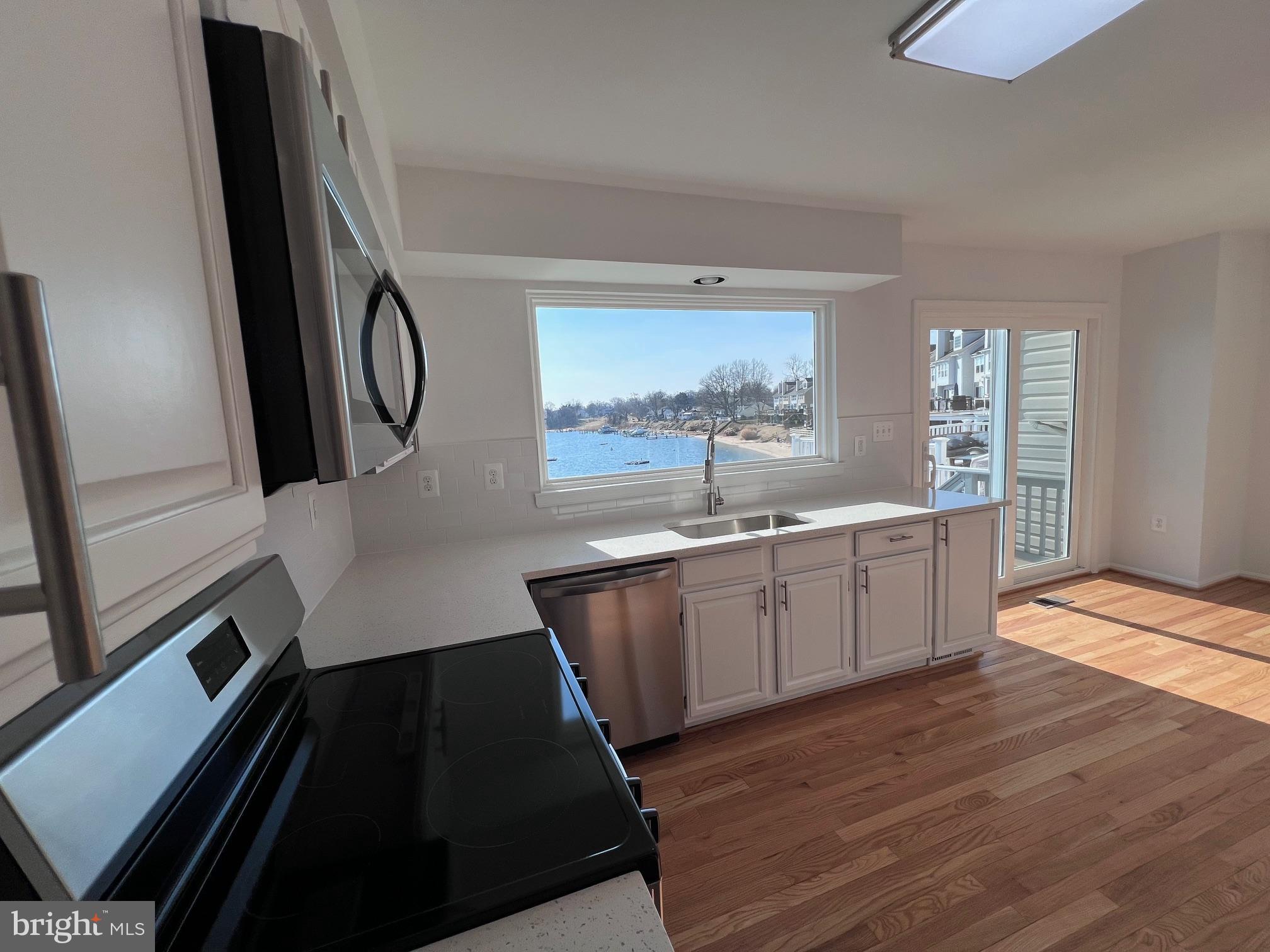 STONEY BEACH - Residential