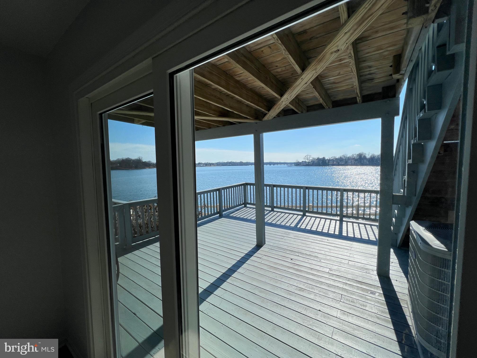 STONEY BEACH - Residential