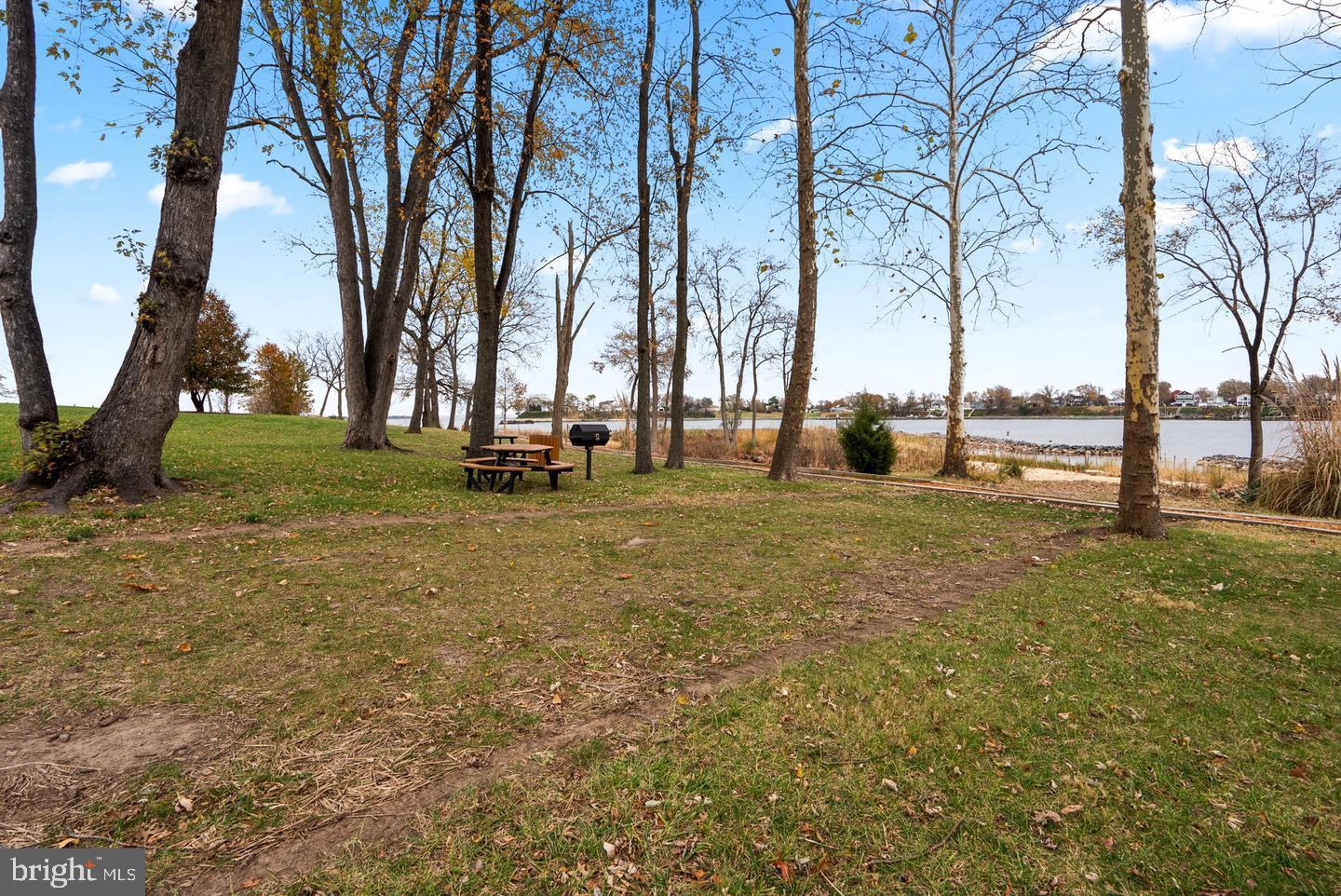 STONEY BEACH - Residential