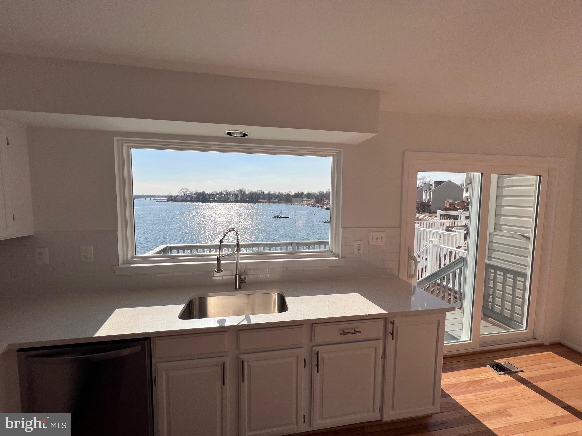 STONEY BEACH - Residential