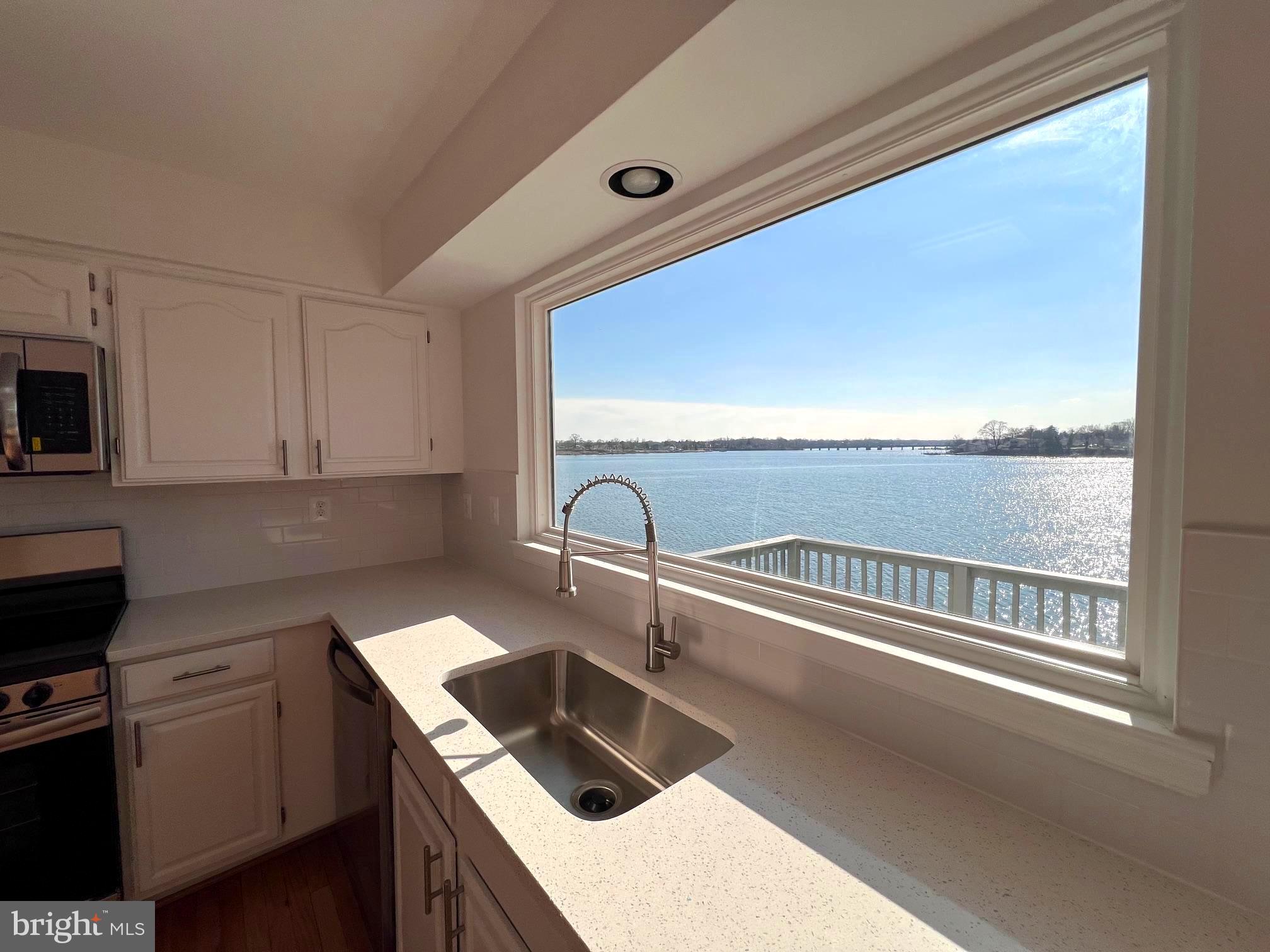 STONEY BEACH - Residential