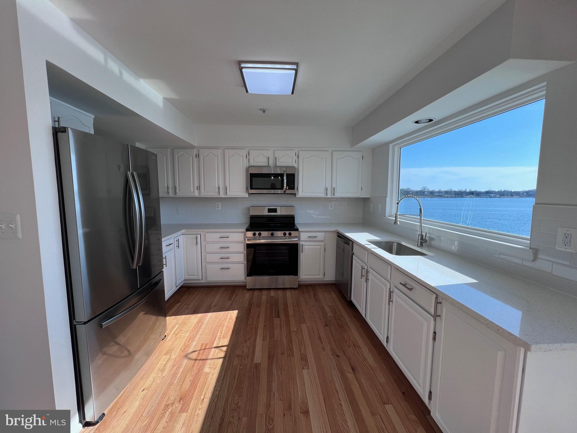 STONEY BEACH - Residential