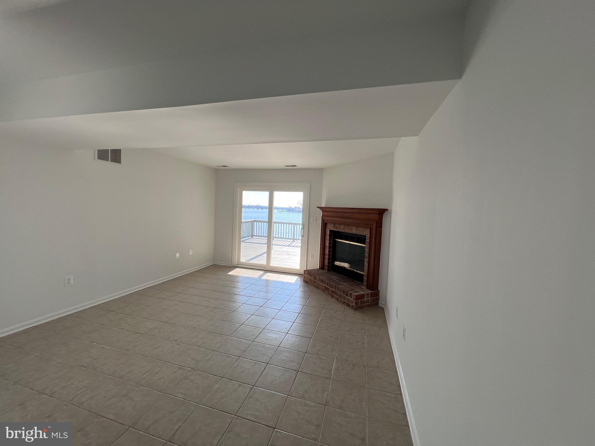 STONEY BEACH - Residential