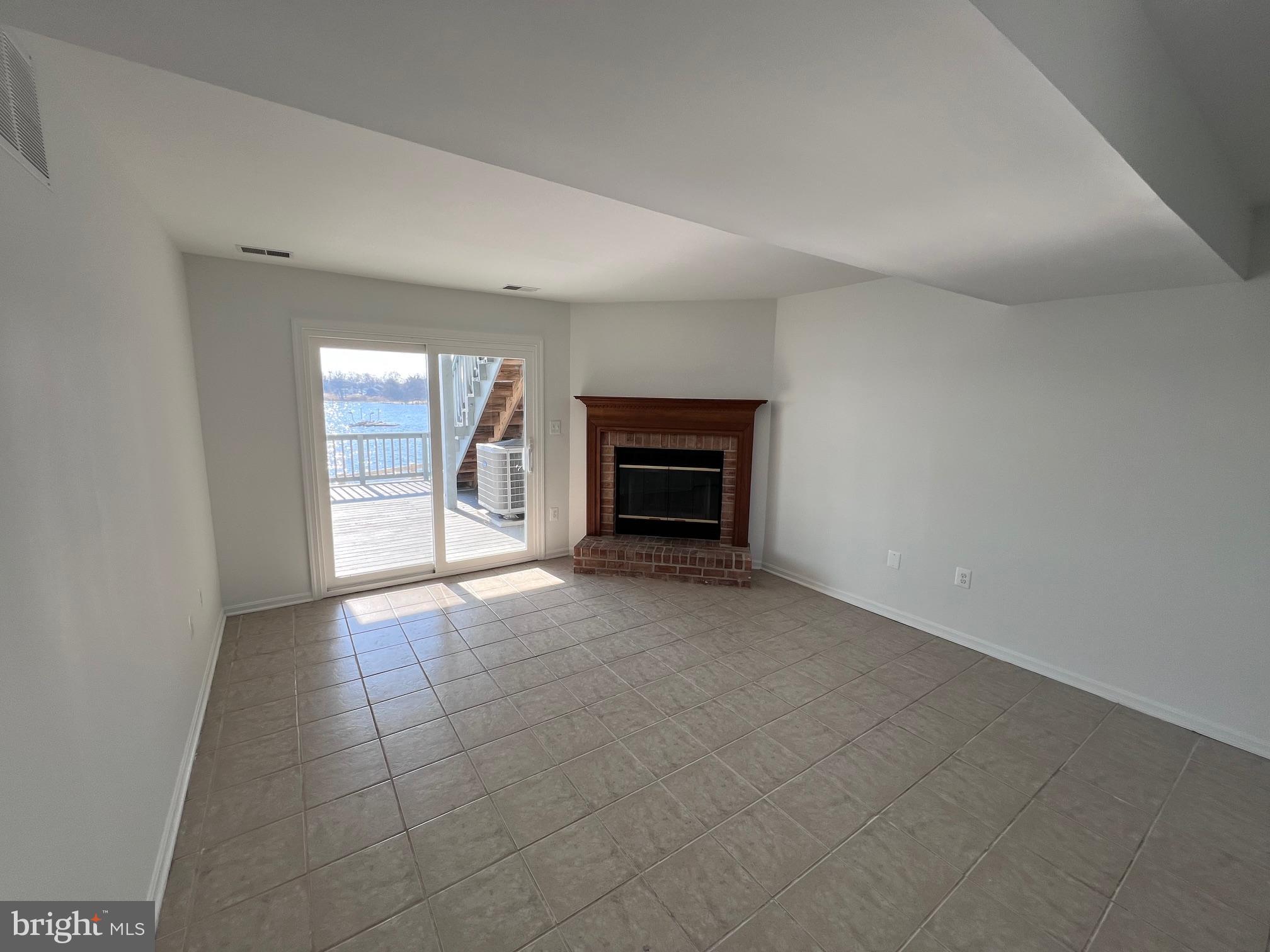 STONEY BEACH - Residential