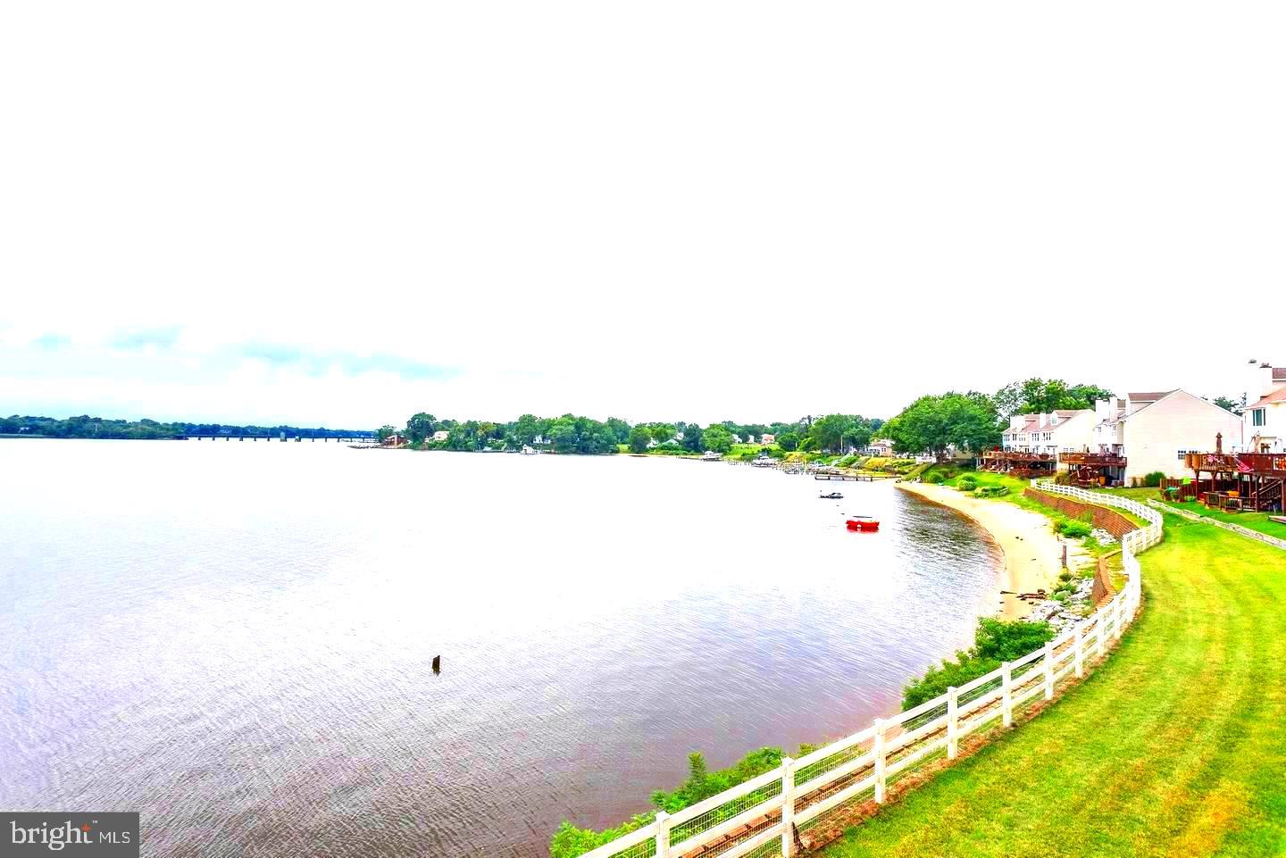 STONEY BEACH - Residential