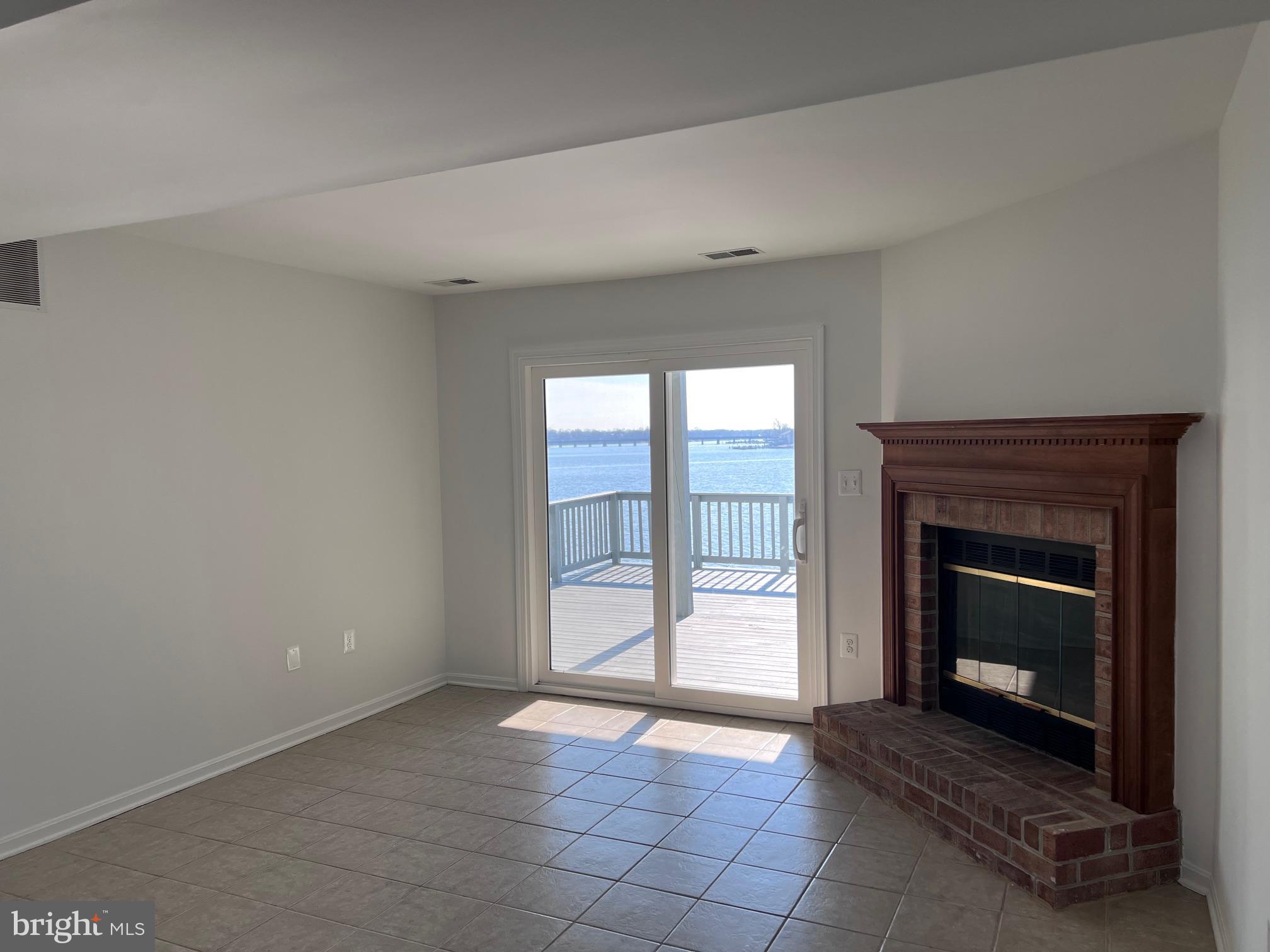 STONEY BEACH - Residential