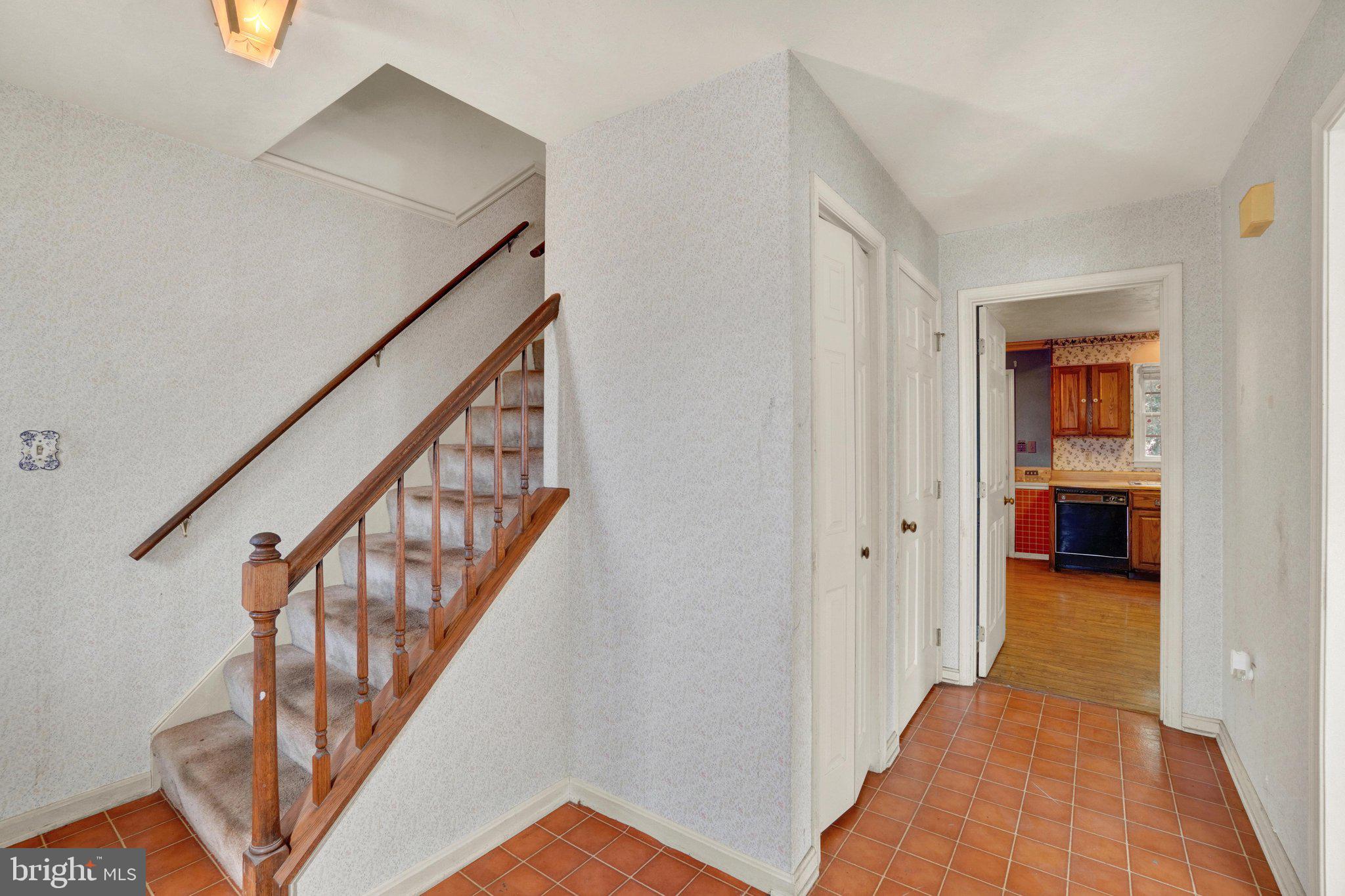 1641 RAINBOW CIRCLE
