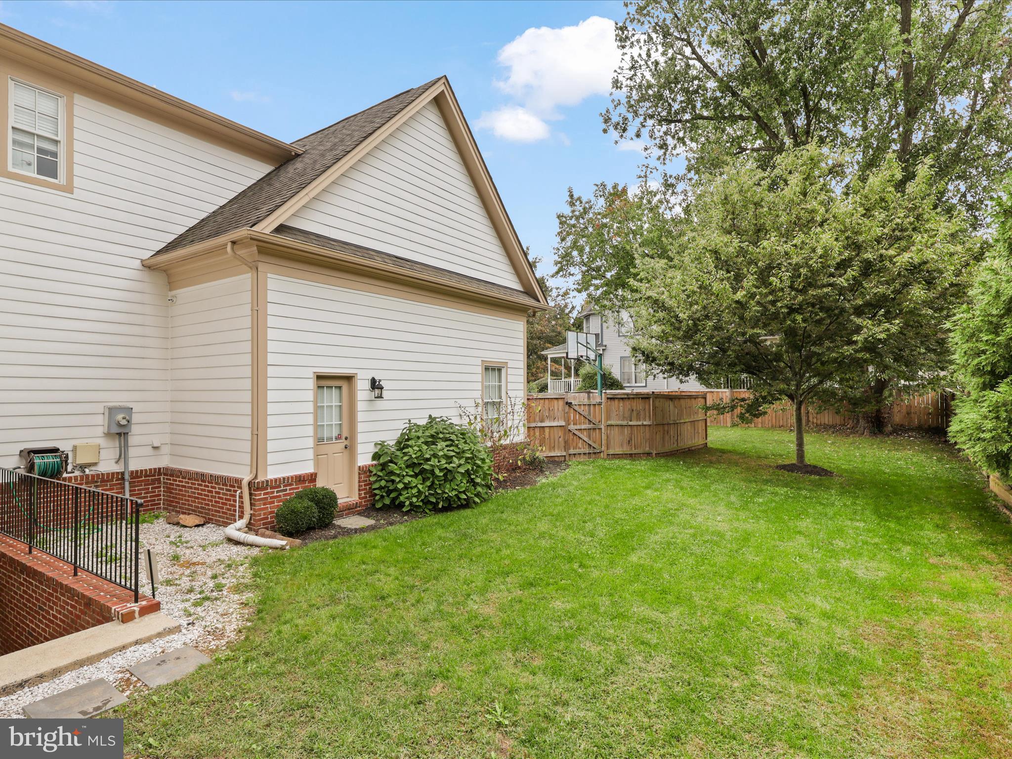 ELDENWOOD FRUIT - Residential