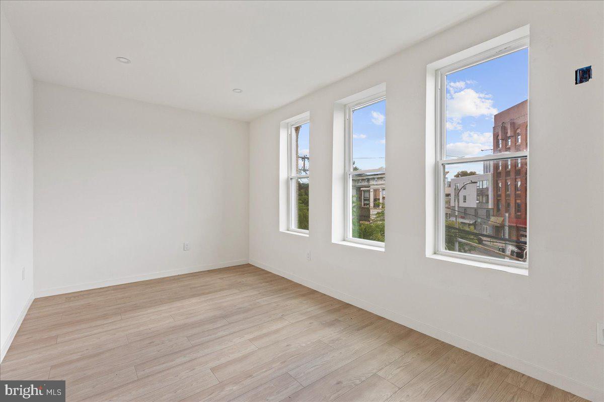 UNIVERSITY CITY - Residential Lease