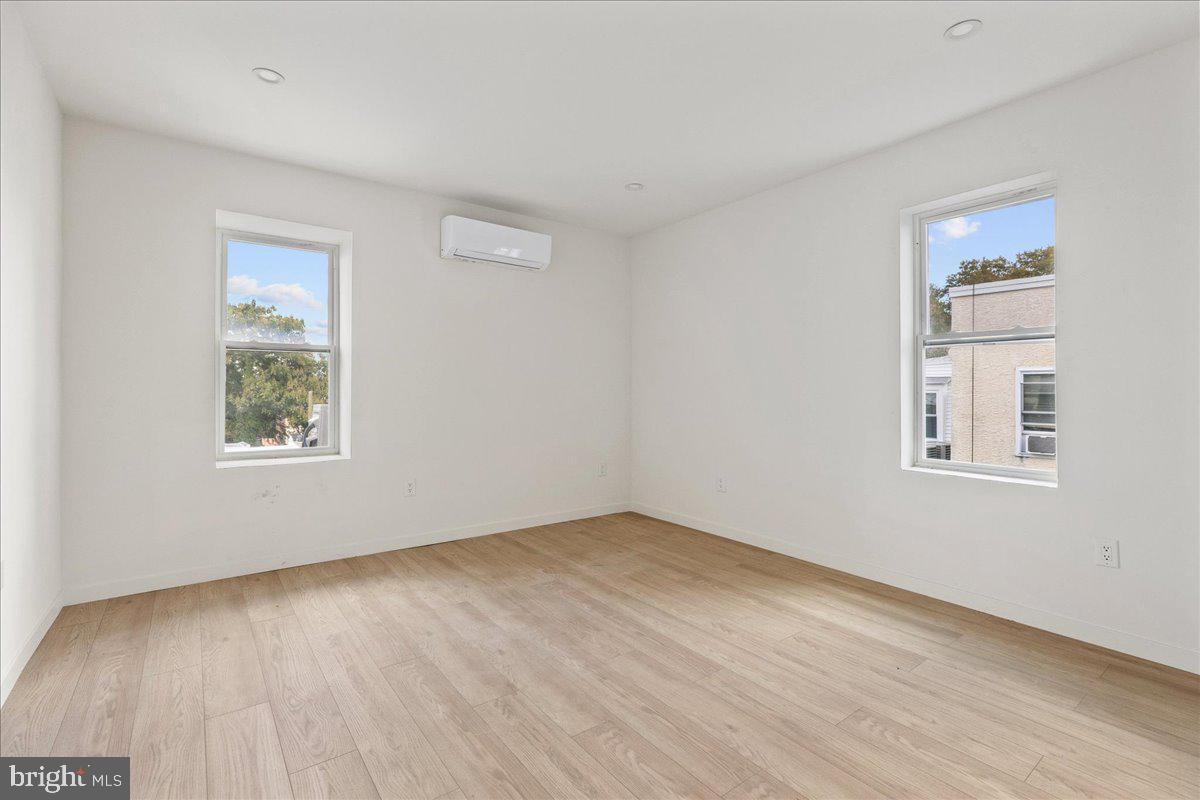 UNIVERSITY CITY - Residential Lease