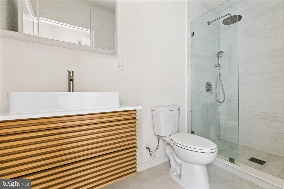 UNIVERSITY CITY - Residential Lease