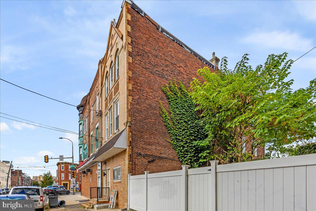 UNIVERSITY CITY - Residential Lease