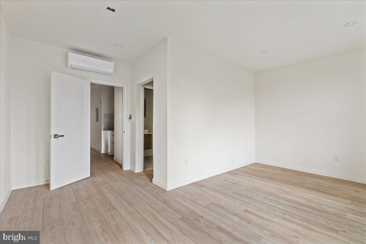 UNIVERSITY CITY - Residential Lease