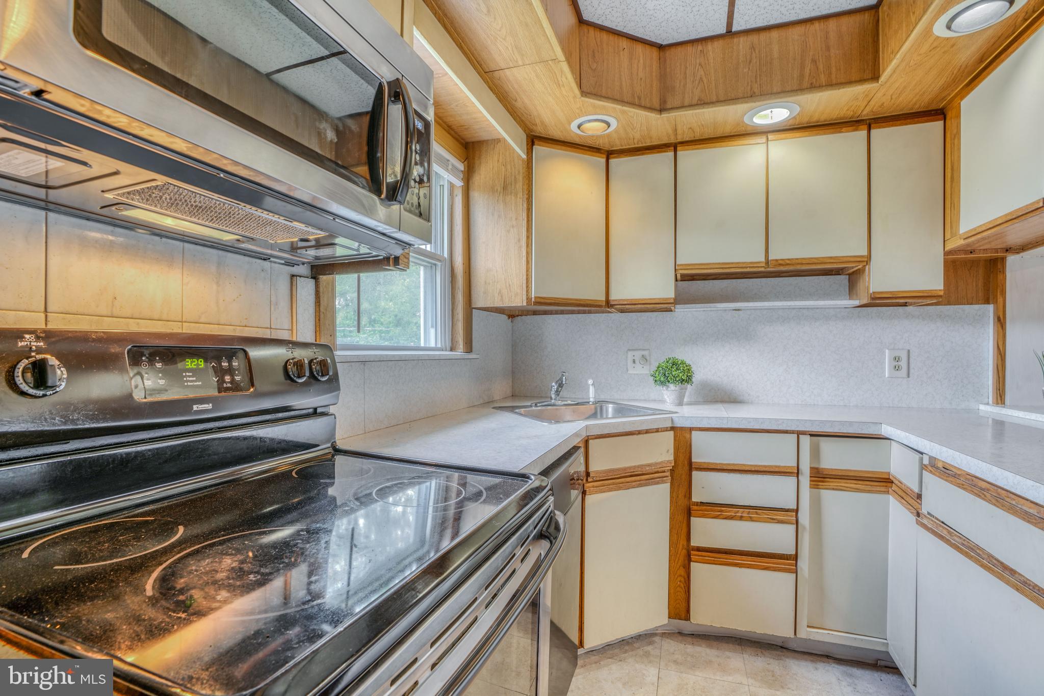 HUNTING RIDGE HISTORIC DISTRICT - Residential Lease