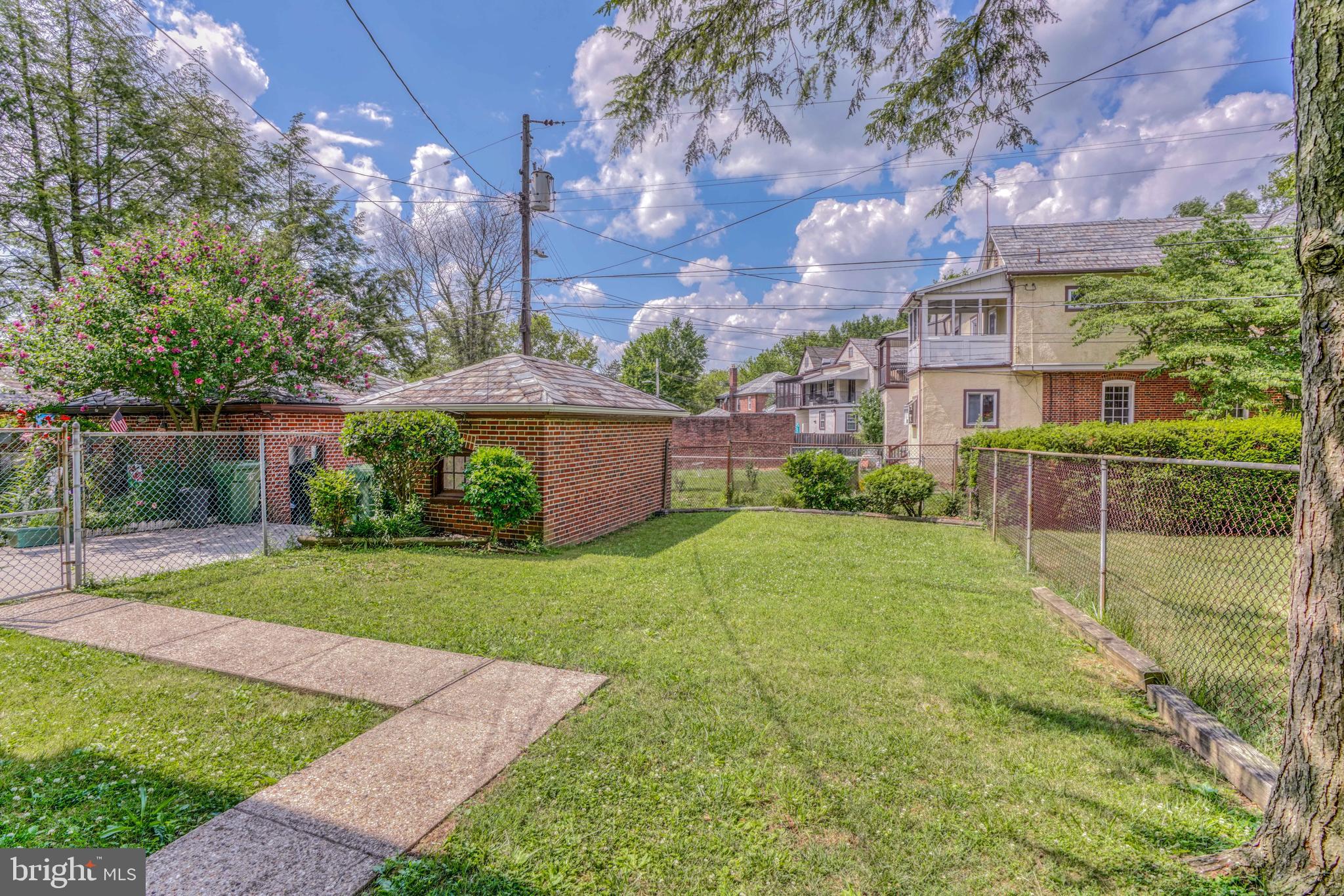 HUNTING RIDGE HISTORIC DISTRICT - Residential Lease