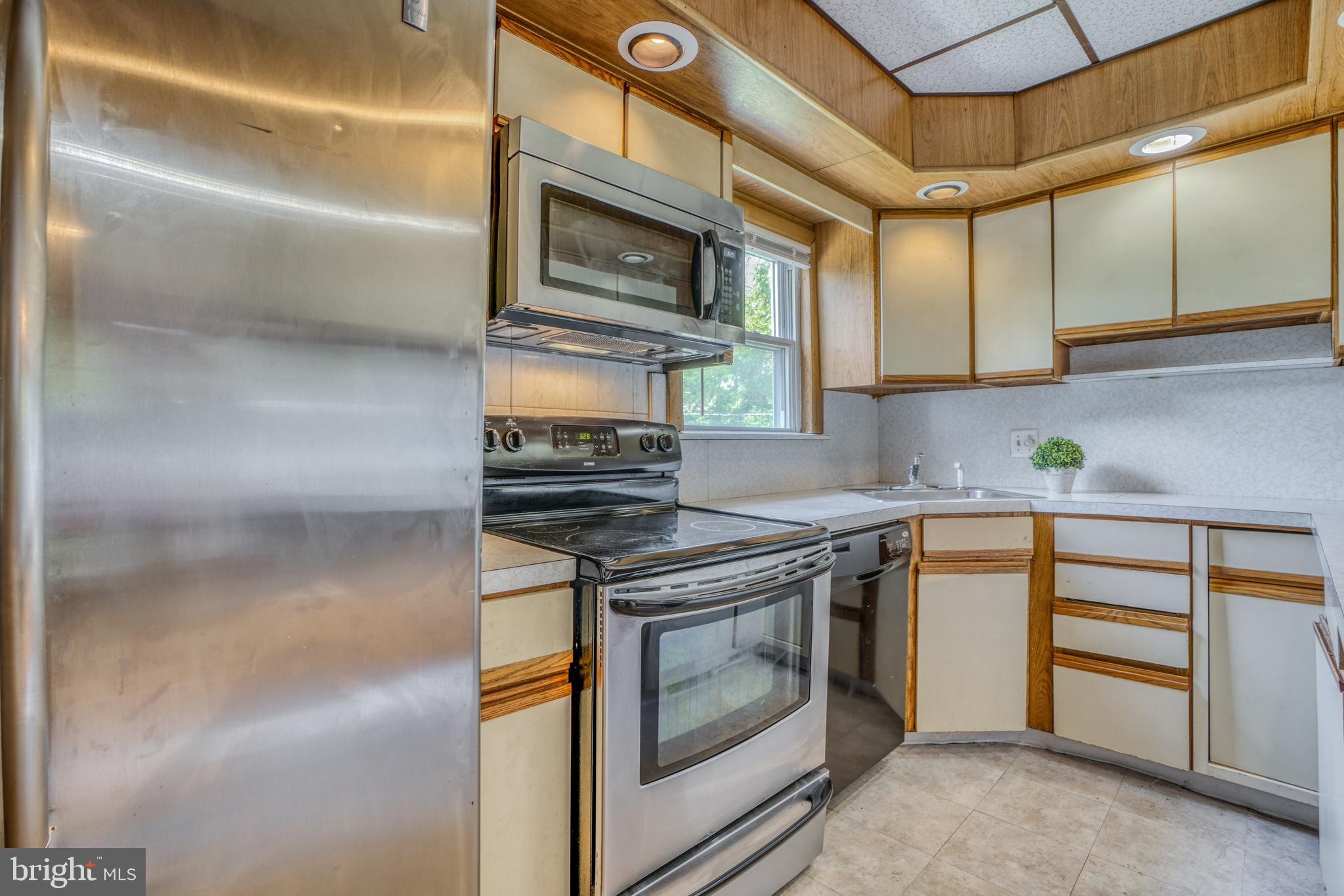 HUNTING RIDGE HISTORIC DISTRICT - Residential Lease