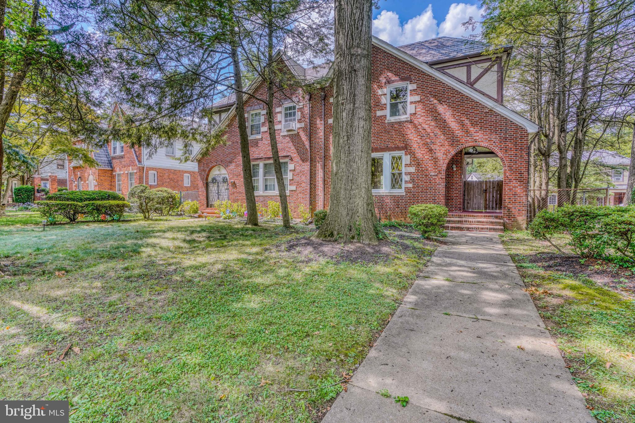 HUNTING RIDGE HISTORIC DISTRICT - Residential Lease