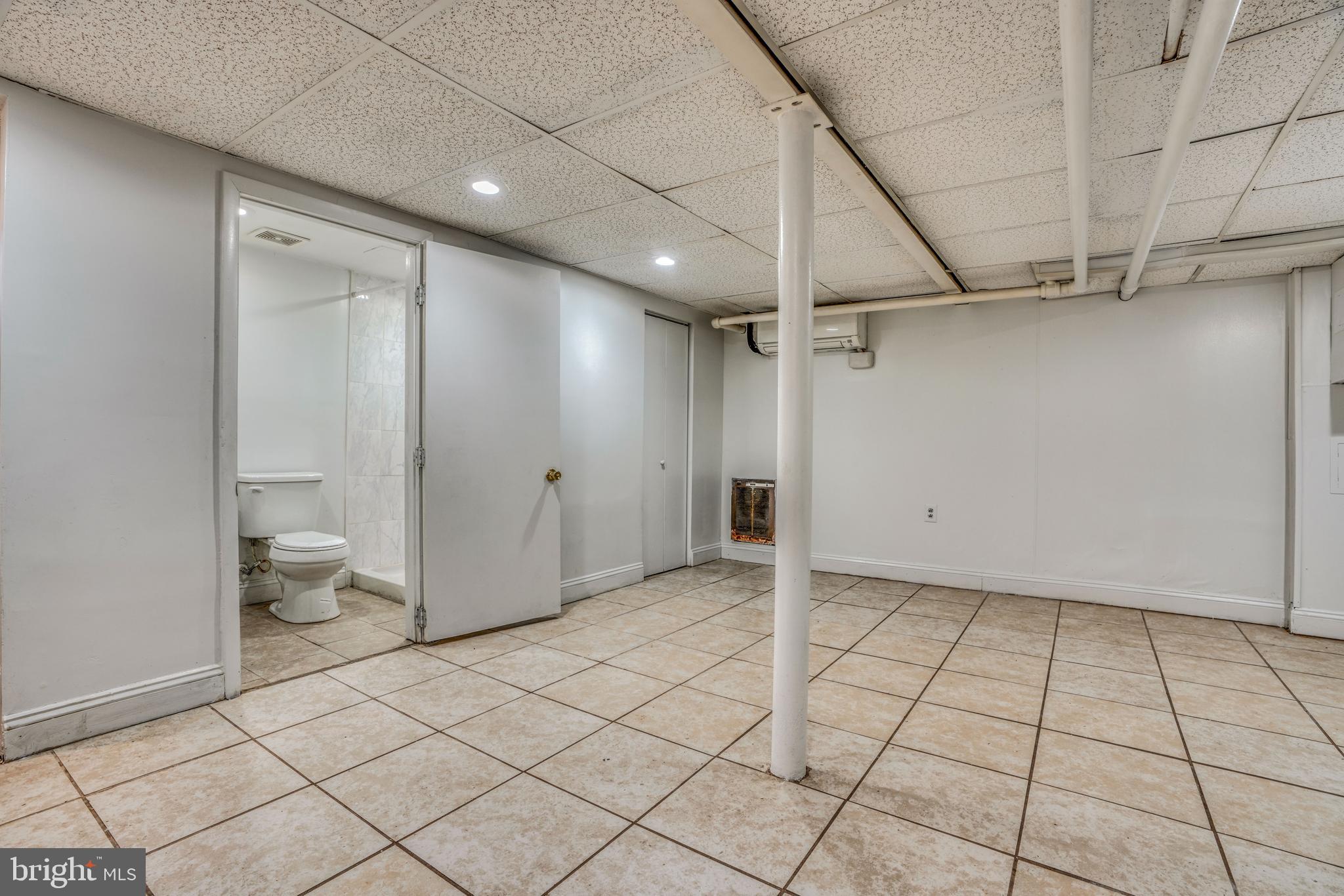 HUNTING RIDGE HISTORIC DISTRICT - Residential Lease