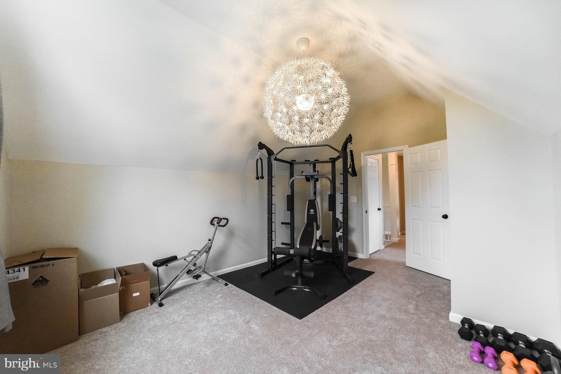 HUNTING QUARTERS - Residential