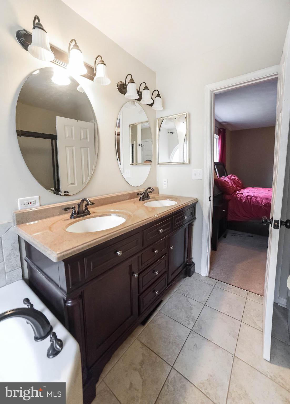 HUNTING QUARTERS - Residential